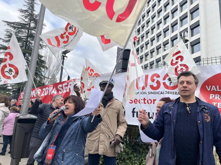 Concentración por el parking de empleados de Iberia